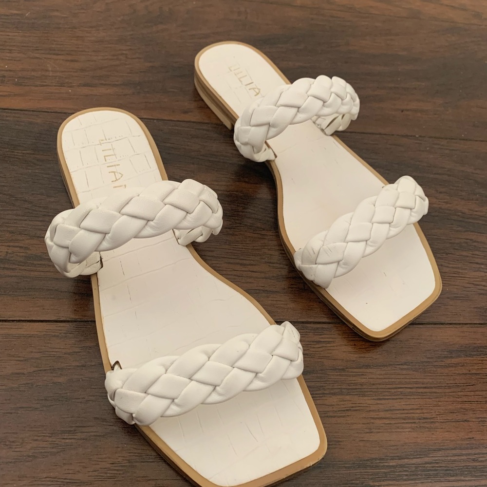Size 8 in color white.